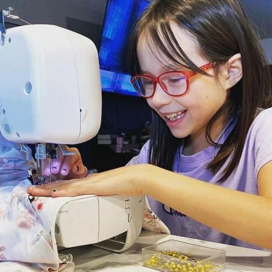 La talentosa diseñadora de moda de 9 años ya es furor en las redes sociales