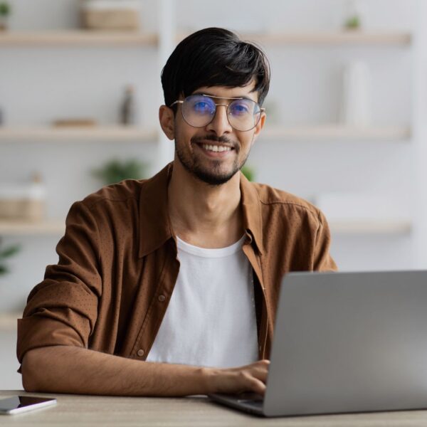 6 trabajos bien remunerados que puedes realizar desde casa publipega