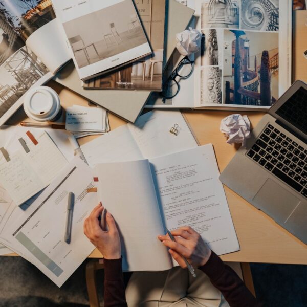 Trabajo-como-redactor-un-empleo-que-puedes-hacer-desde-cualquier-lugar